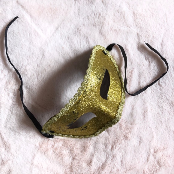 Masquerade Masks for Home Decor - Picture 14 of 16